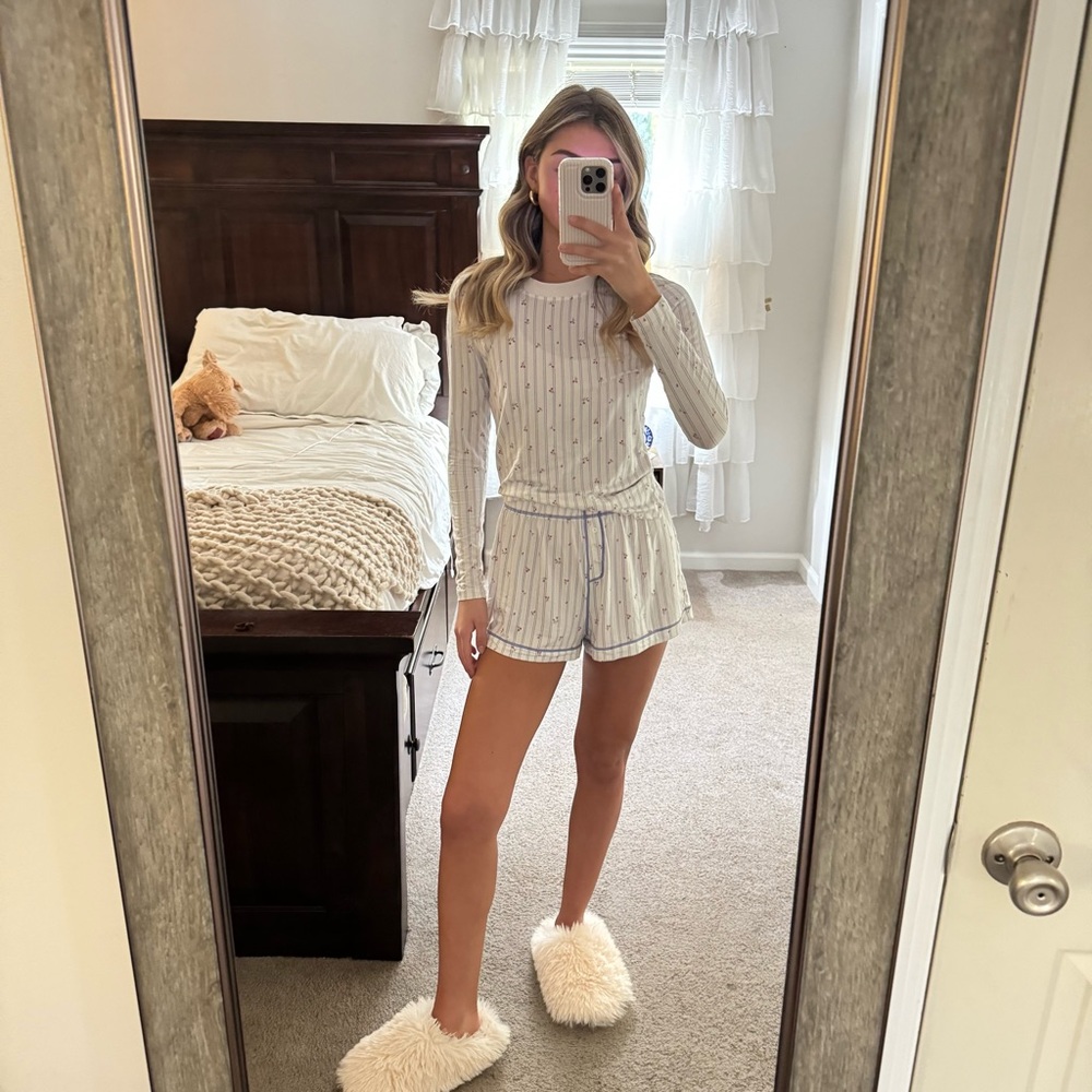 WEWOREWHAT PAJAMAS SET - Picture 2 of 9